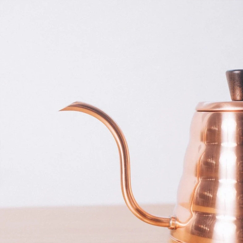 Hario V60 Buono Měděná Zalévací Konvice 0,9 l - La Boheme Cafe Pražírna výběrové kávy