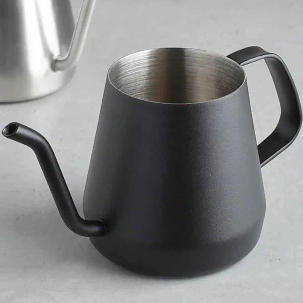 Kinto POUR OVER KETTLE konvice 430 ml černá - La Boheme Cafe - Pražírna výběrové kávy